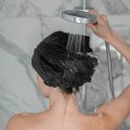 GLOV Hair Treatment Bonnet Black - czepek do włosów pod prysznic z satynową warstwą3.jpg