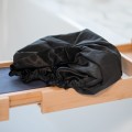 GLOV Hair Treatment Bonnet Black - czepek do włosów pod prysznic z satynową warstwą7.jpg